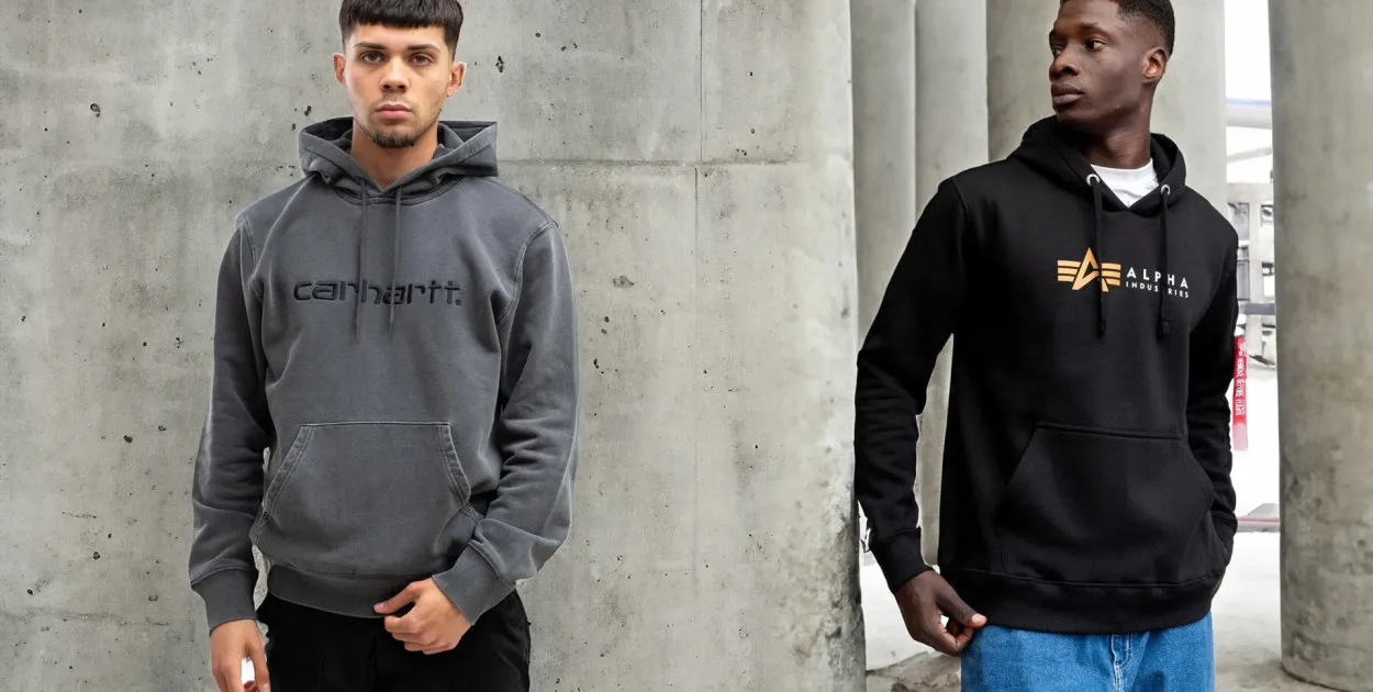 Przykłady stylizacji streetwearowych z r&oacute;żnymi elementami garderoby