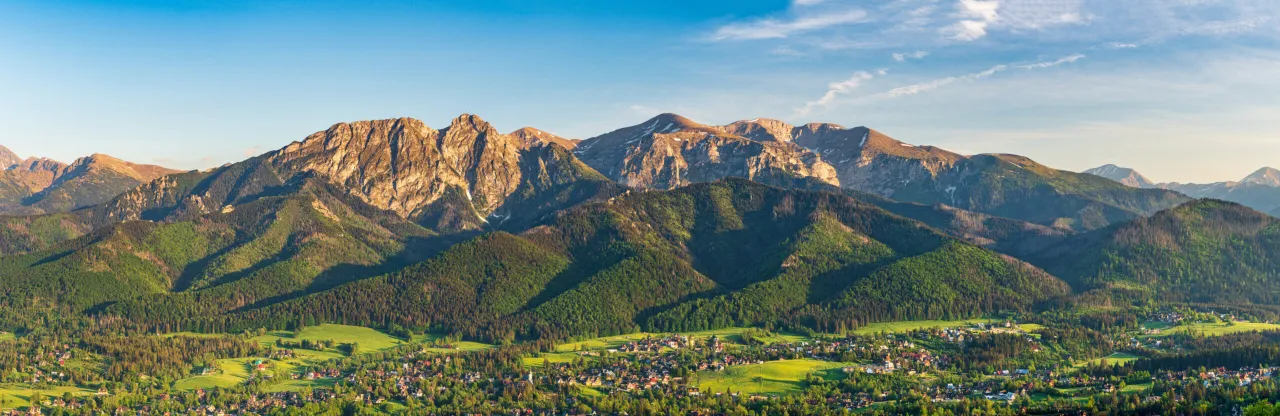 panoramiczny widok na Tatry z Bachledzkiego Wierchu