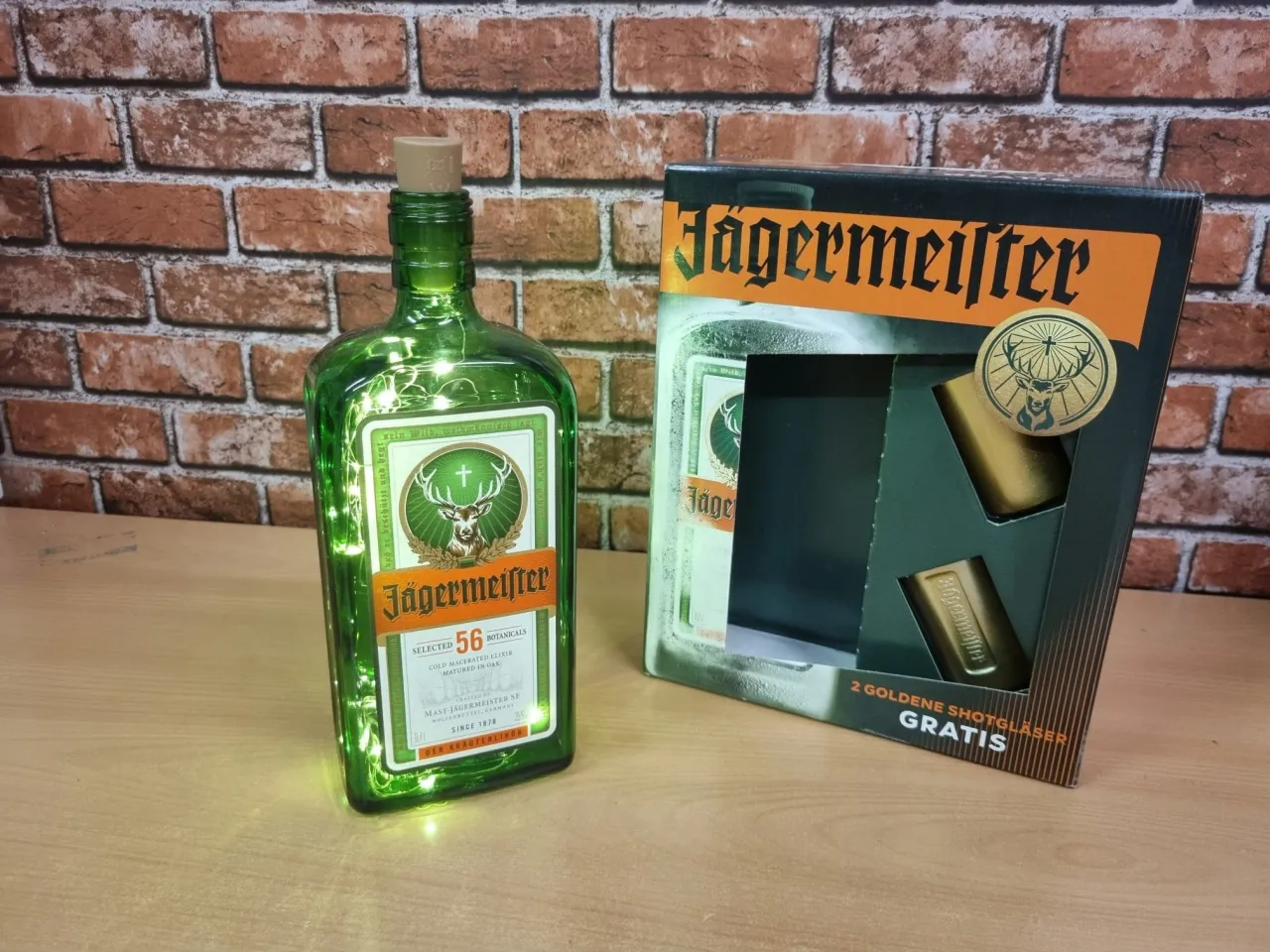 Jägermeister butelka i kieliszki zmrożone