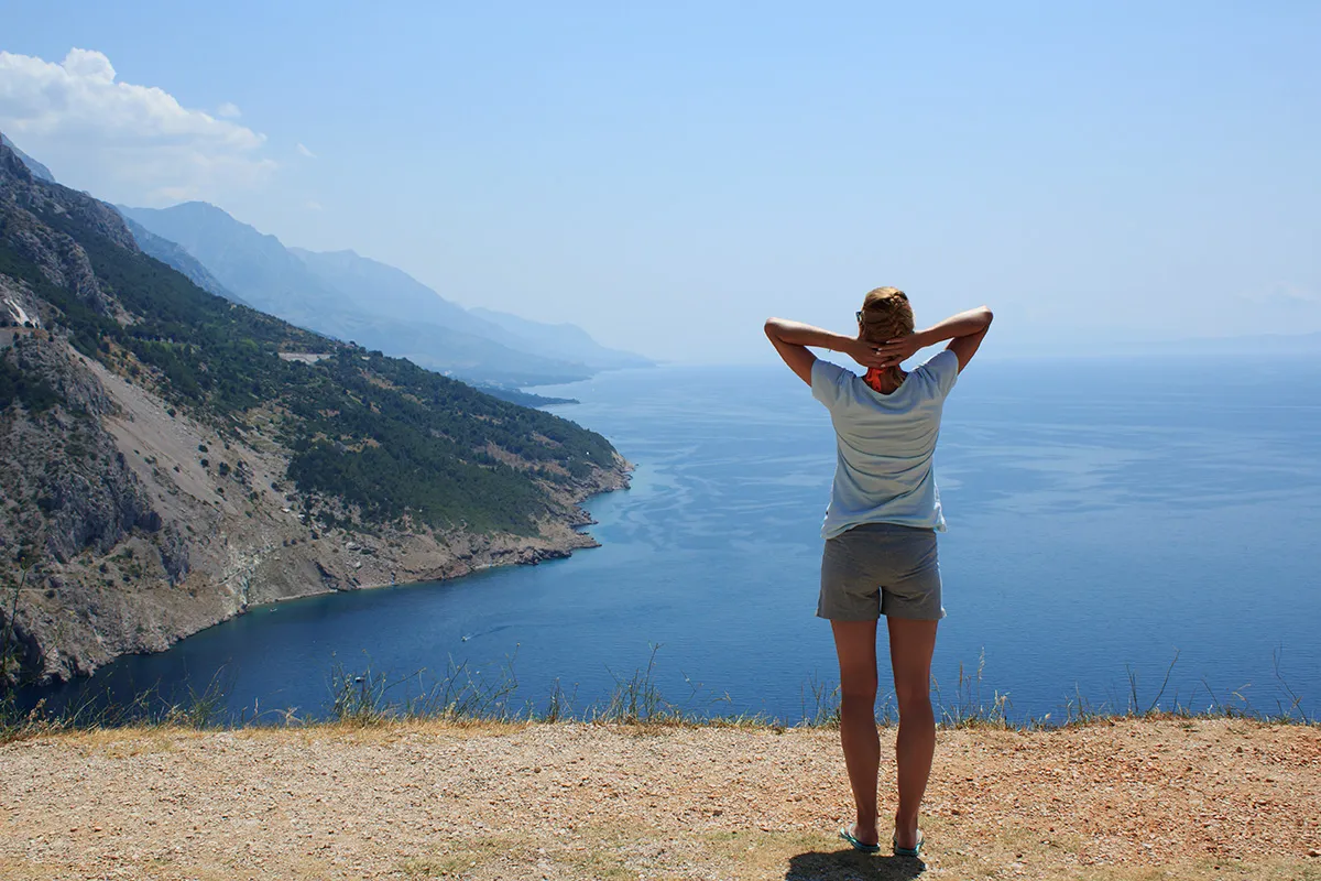 przykłady pozowania do zdjęć na wakacjach