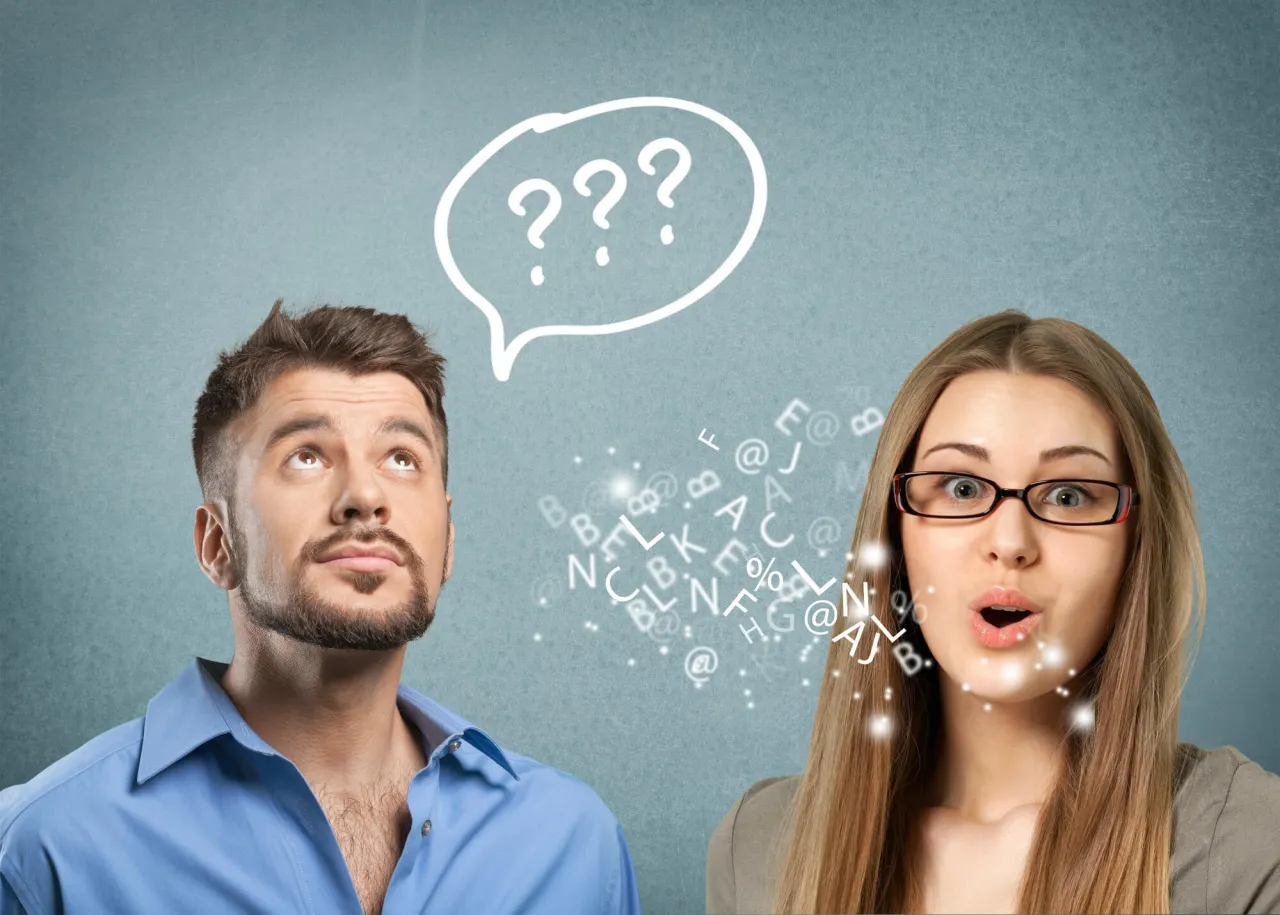 para rozmawiająca ze sobą, bariera komunikacyjna, mur