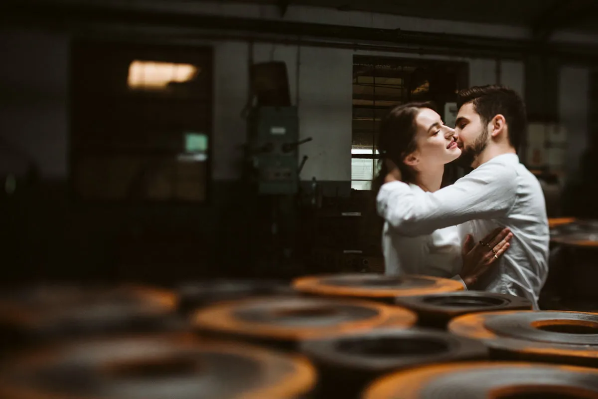 Romantyczna kolacja industrialna, sesja zdjęciowa postindustrialna