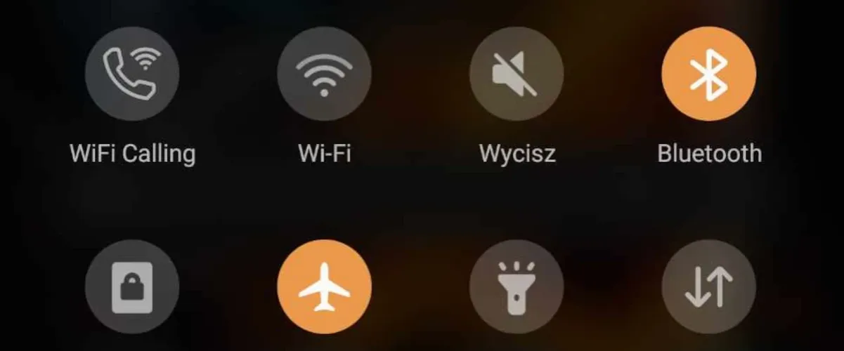 słuchawki bluetooth w samolocie tryb samolotowy
