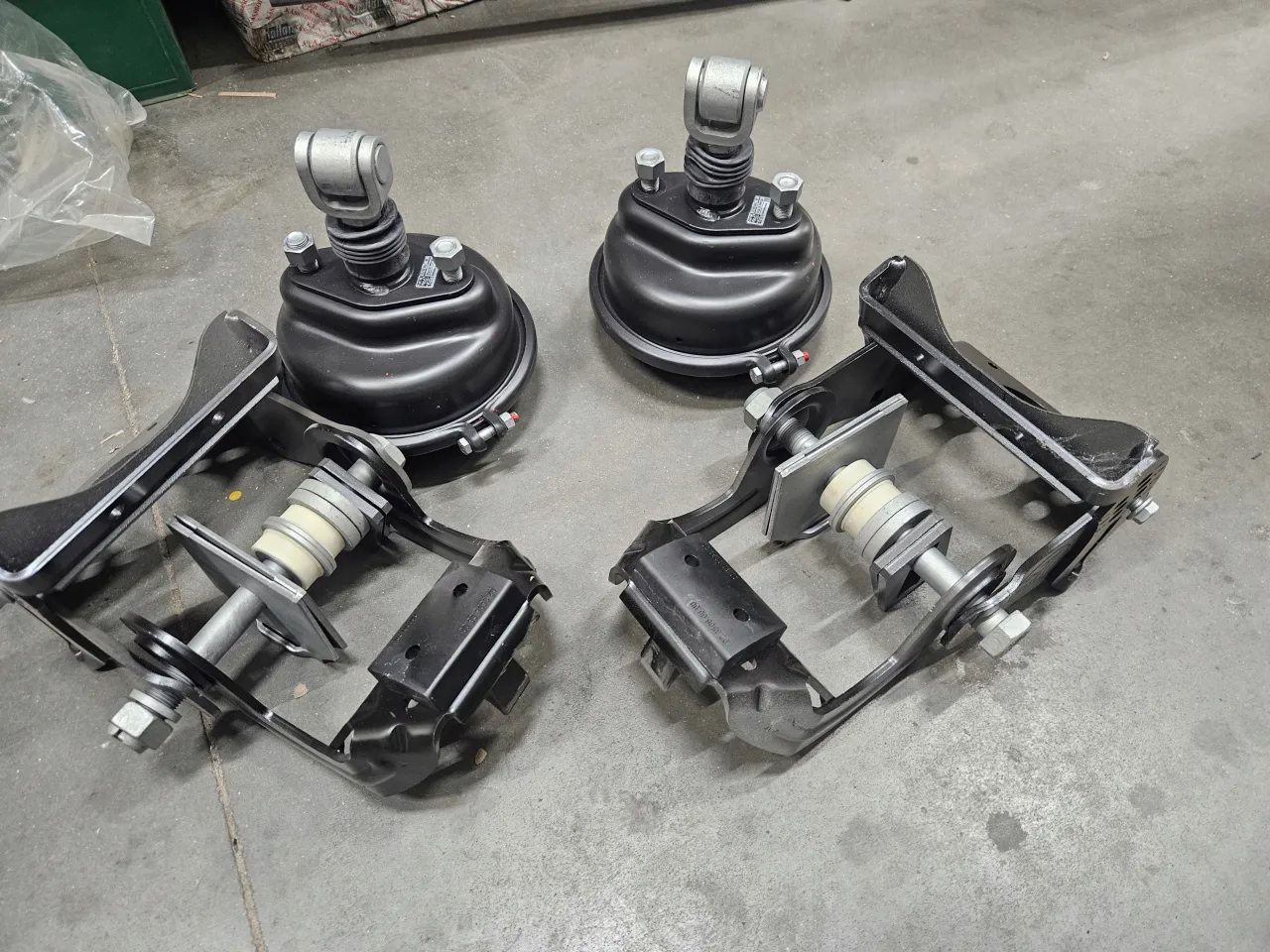 Zestaw do montażu podnoszonej osi naczepy