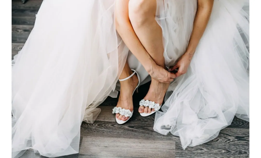 Dopasowanie butów do stylu sukni ślubnej