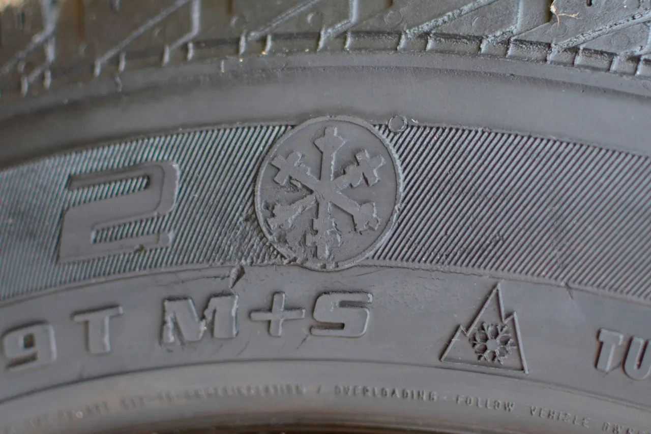 symbol 3PMSF na oponie