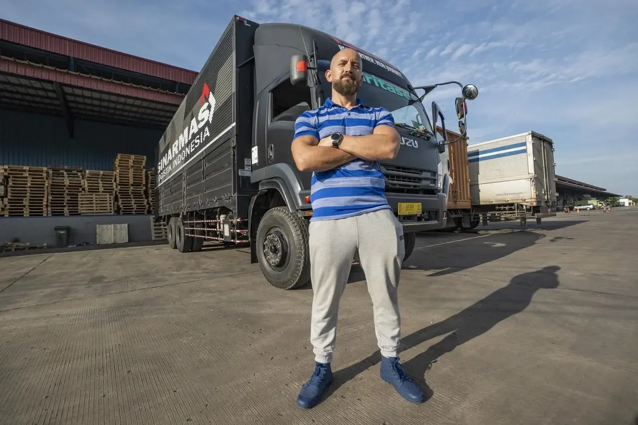 Ciężar&oacute;wką przez Indonezję Dawid Andres