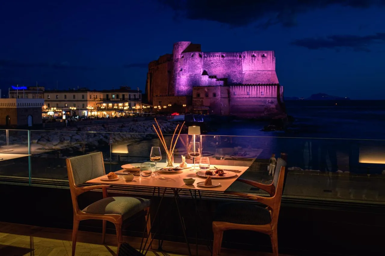 Hotel Royal Continental Napoli vista Golfo Castel dell'Ovo