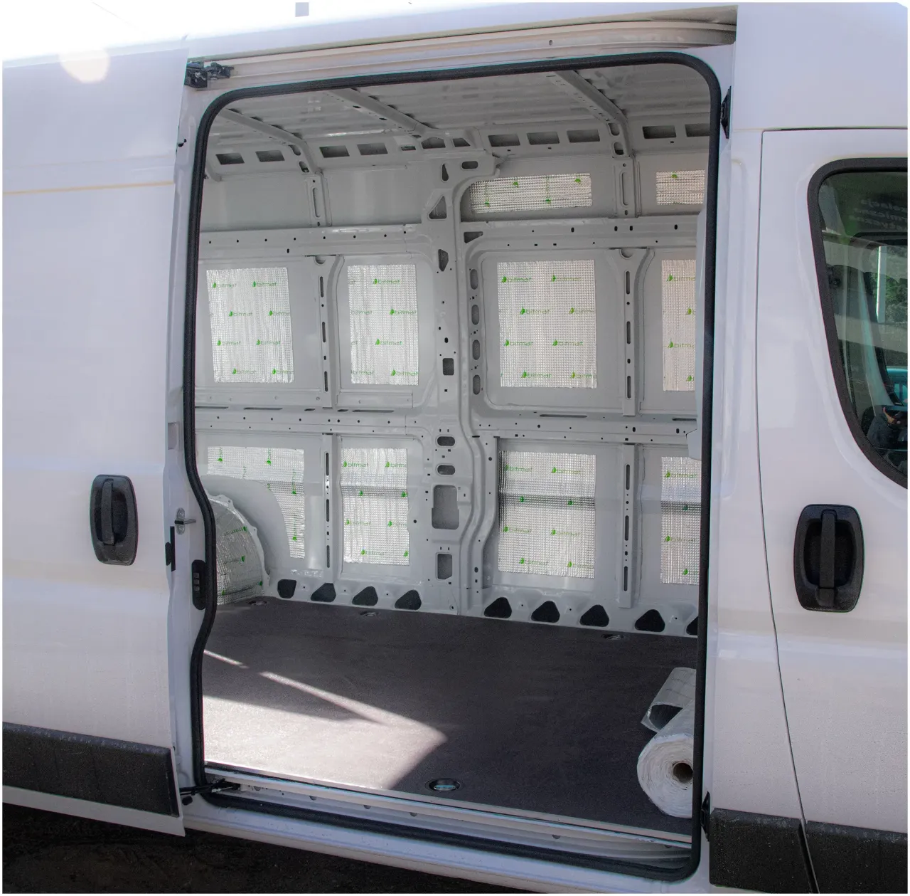 materiały do izolacji kampera