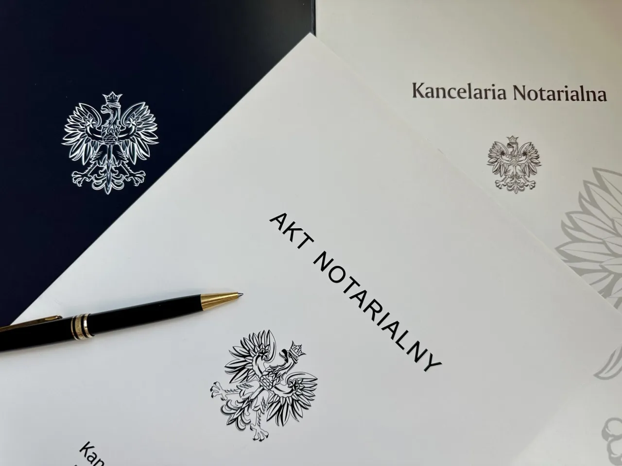 notariusz i strony aktu notarialnego