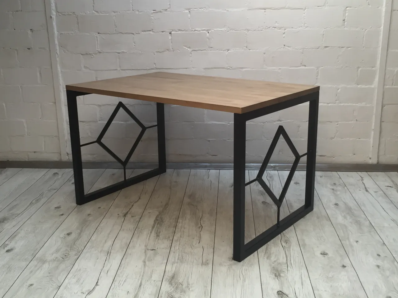 rodzaje n&oacute;g do stołu loft industrialne