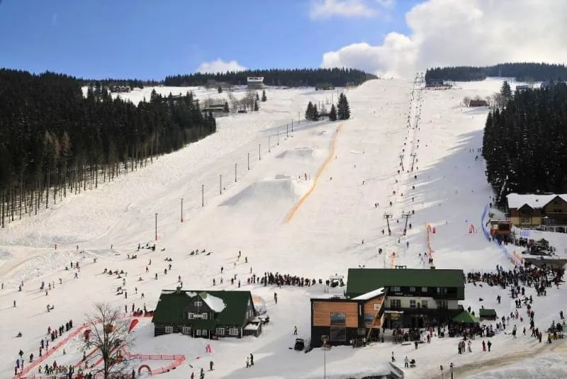 SkiResort ČERN&Aacute; HORA PEC narty