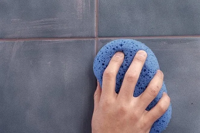 czyszczenie fug przed malowaniem