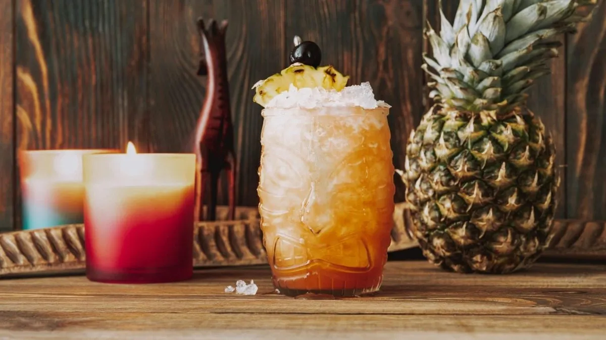 Tiki Tiki Cocktail mit Ananas und Orangensaft