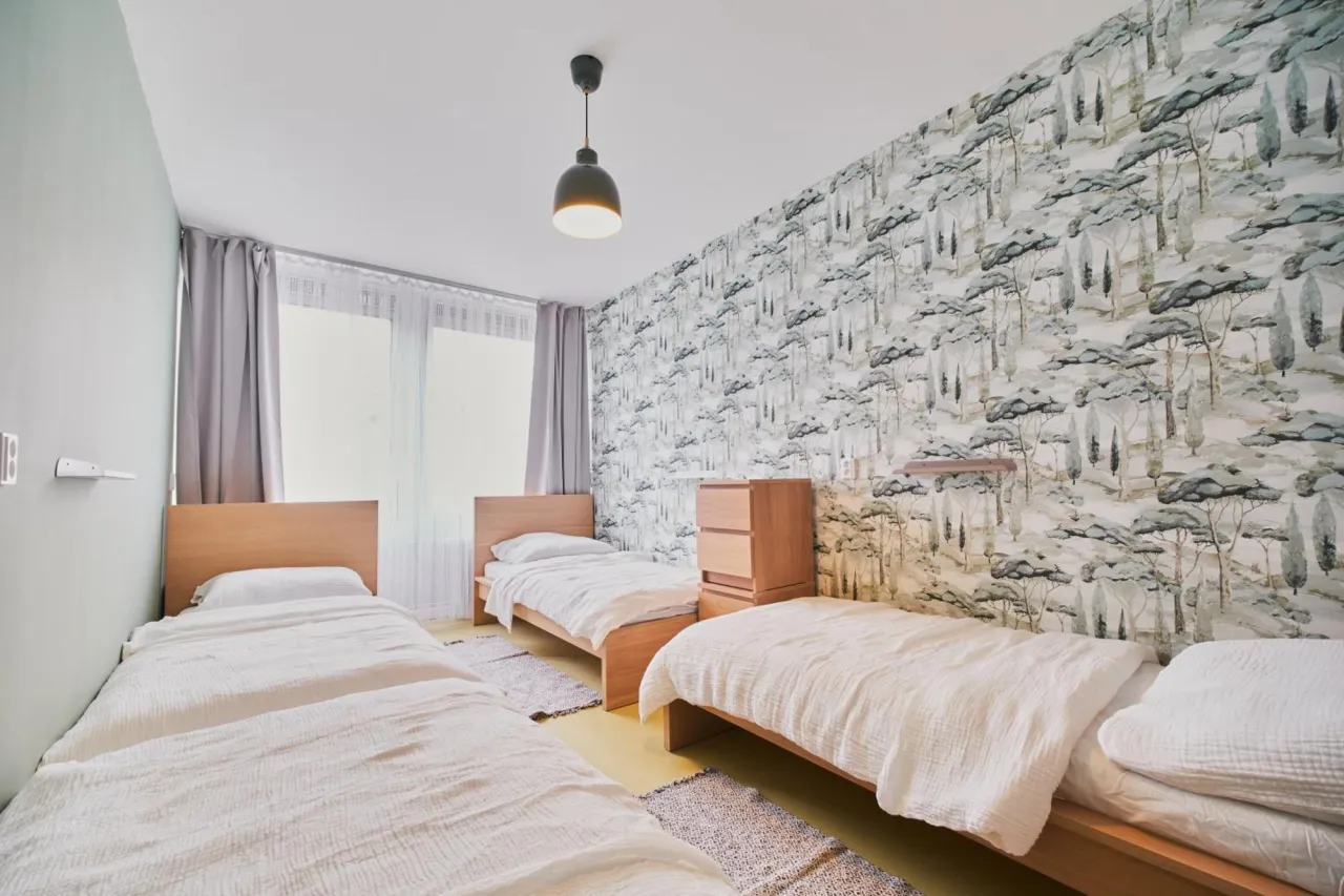 różne typy noclegów Praga hostel hotel apartament