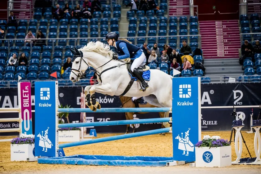 zawody jeździeckie skoki przez przeszkody cavaliada