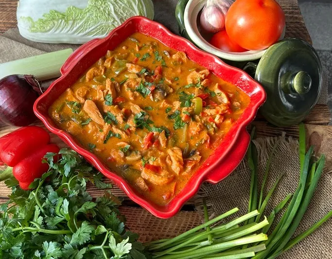 strogonow drobiowy z pieczarkami i og&oacute;rkiem gotowe danie