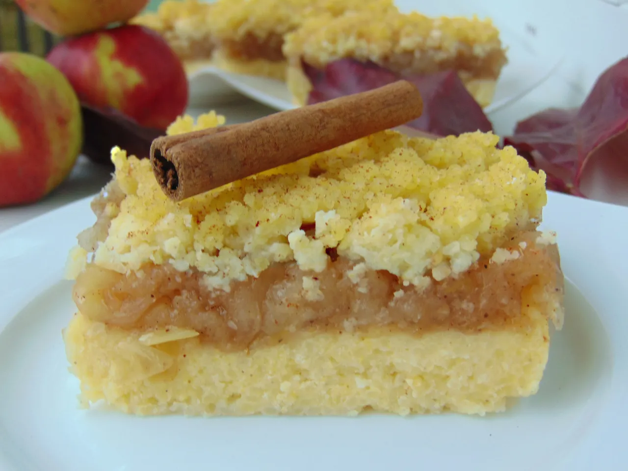 słodka zapiekanka z kaszy jaglanej z jabłkami