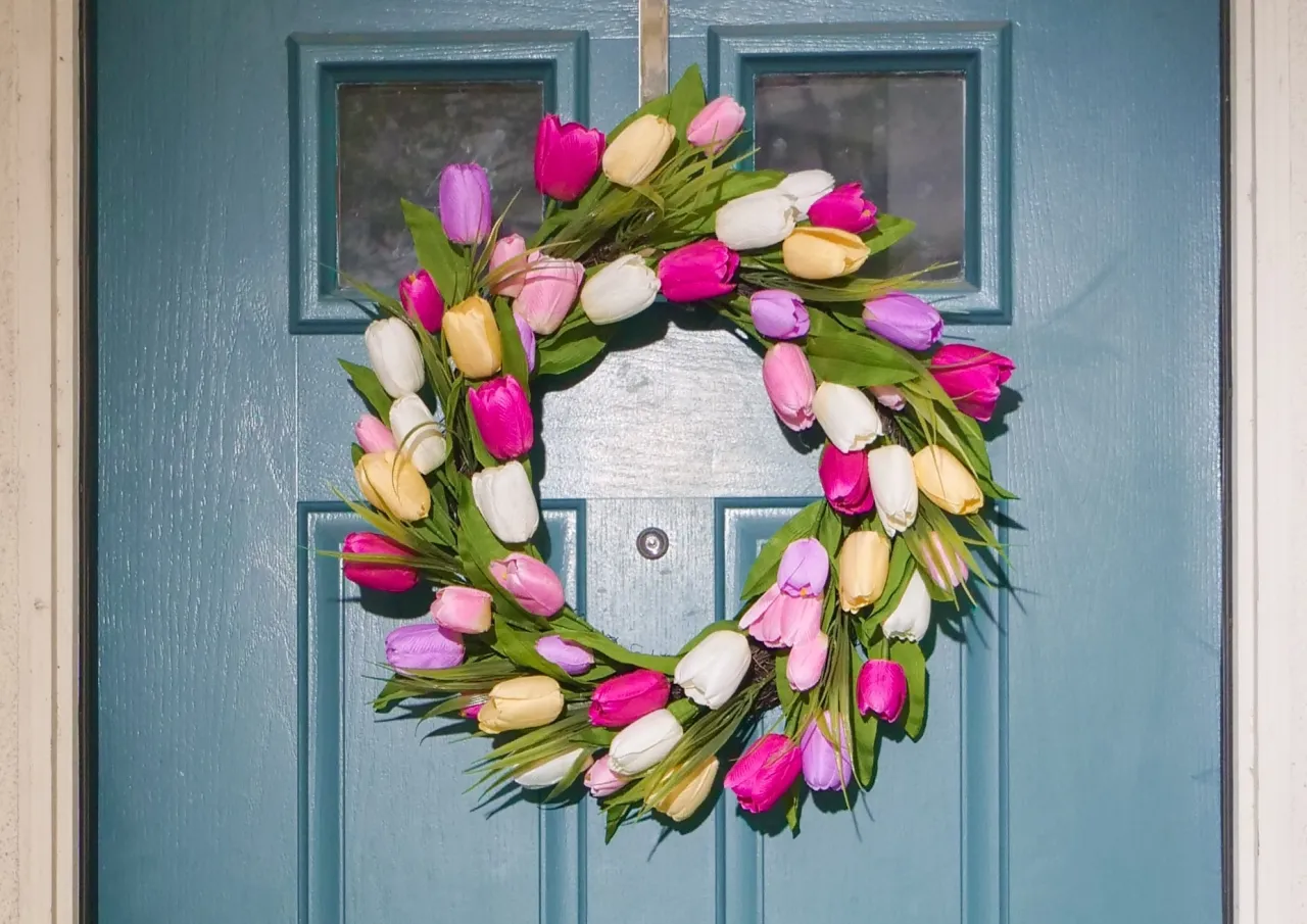 różne typy drzwi i sposoby mocowania wieńca