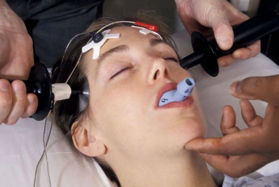 Terapia elektrowstrząsowa schemat