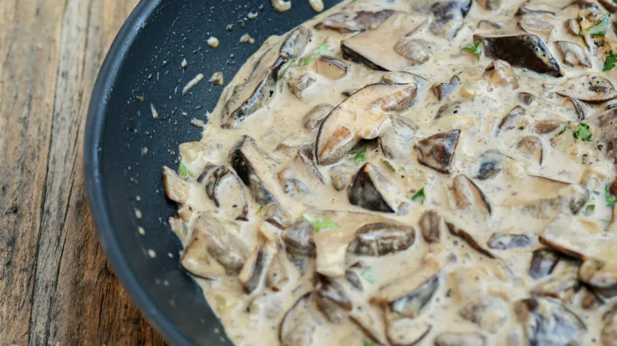 sos grzybowy na patelni