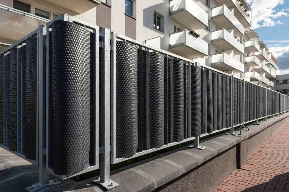 Zdjęcie Jak osłonić balkon w bloku i zyskać prywatność oraz komfort