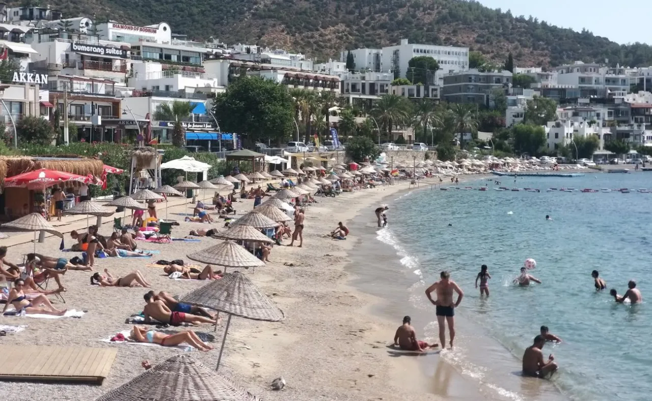 Plaże Bodrum piasek kamienie
