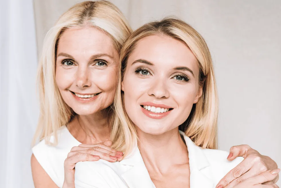 kobieta z r&oacute;żnymi typami cery