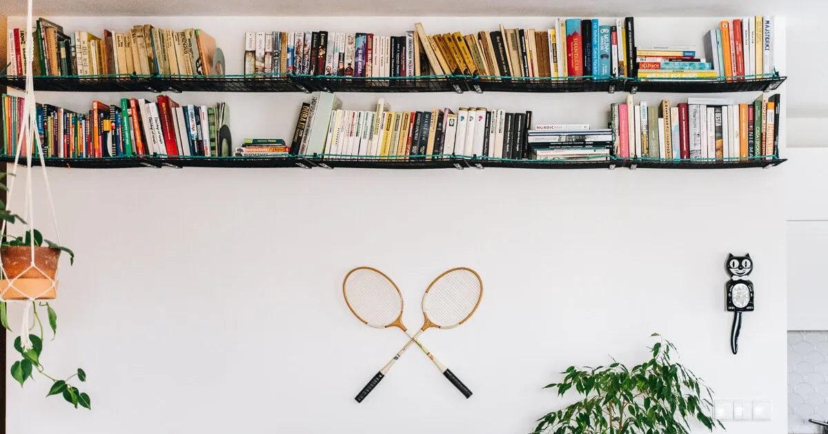 r&oacute;żne style p&oacute;łek na książki DIY