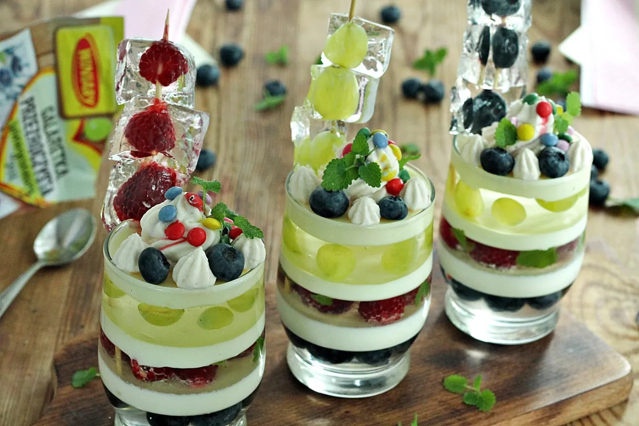 przezroczysta galaretka z owocami inspiracje
