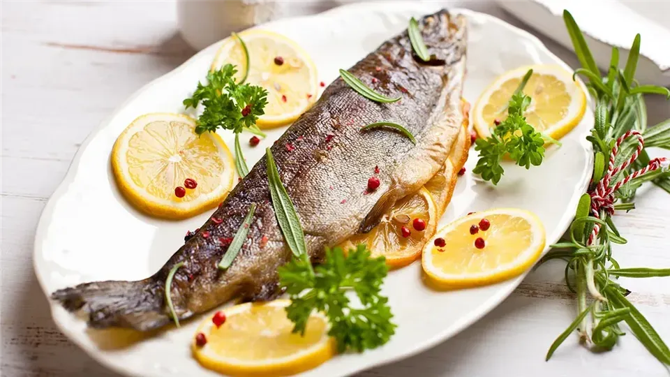 różne metody przygotowania ryby, pieczona ryba, smażona ryba, ryba na parze