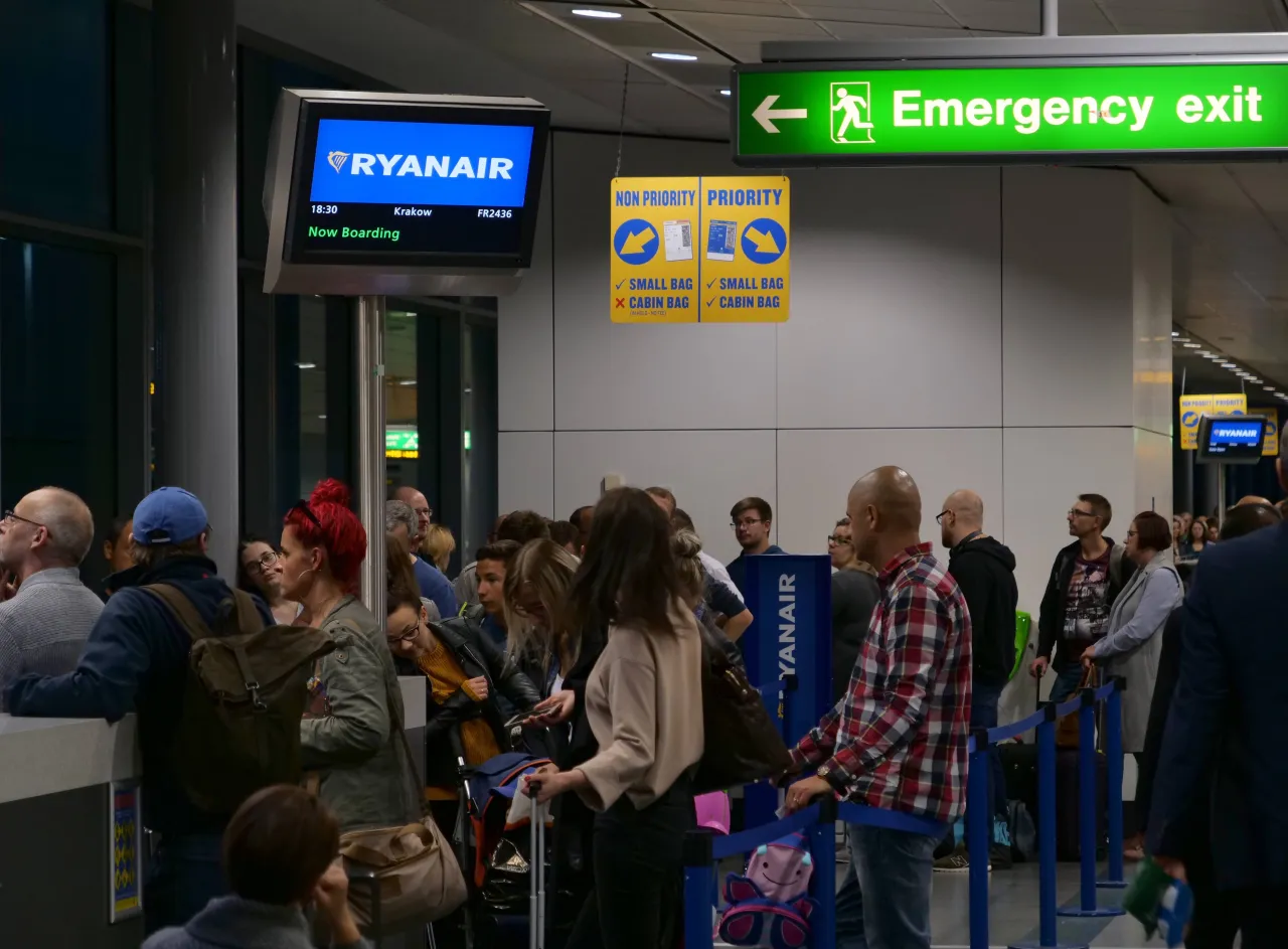 Ryanair Priority Boarding Schlange Flughafen