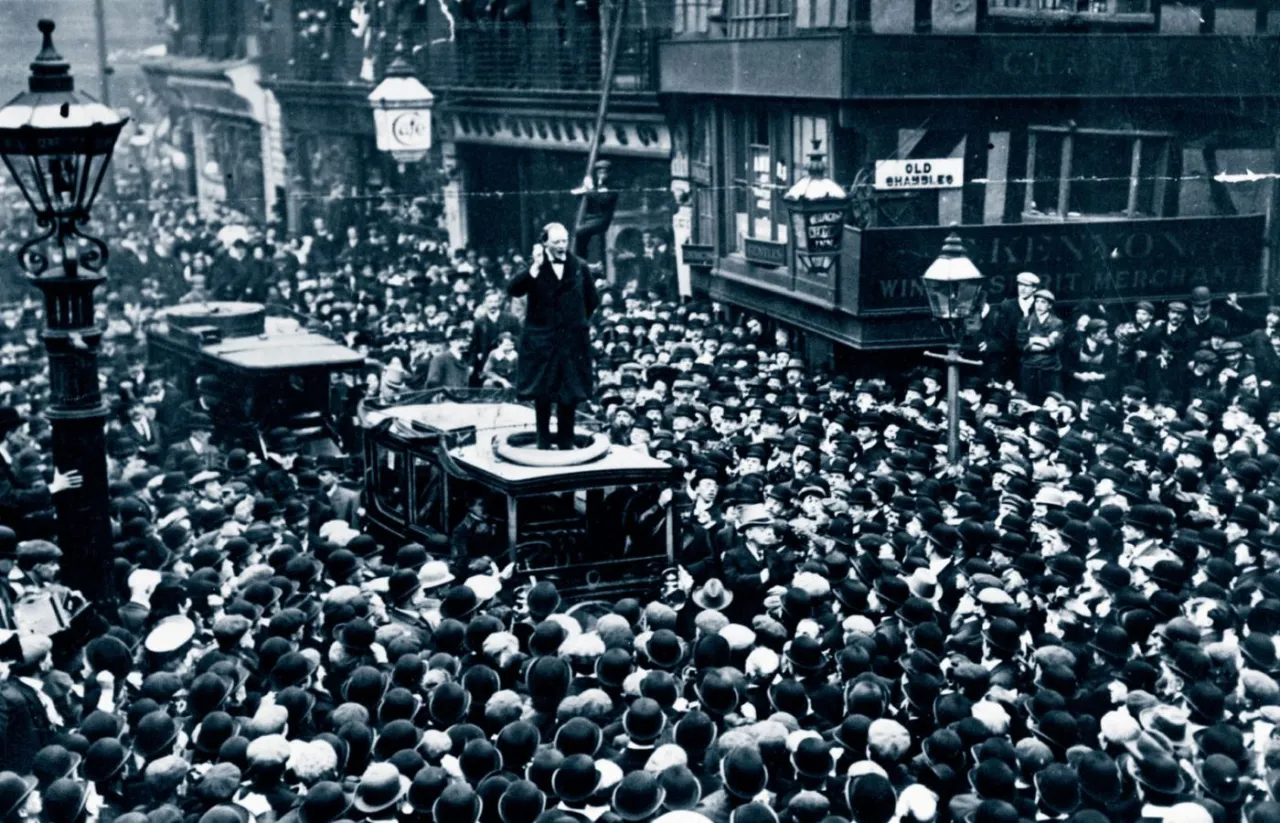 Winston Churchill przemawia w Izbie Gmin 1947