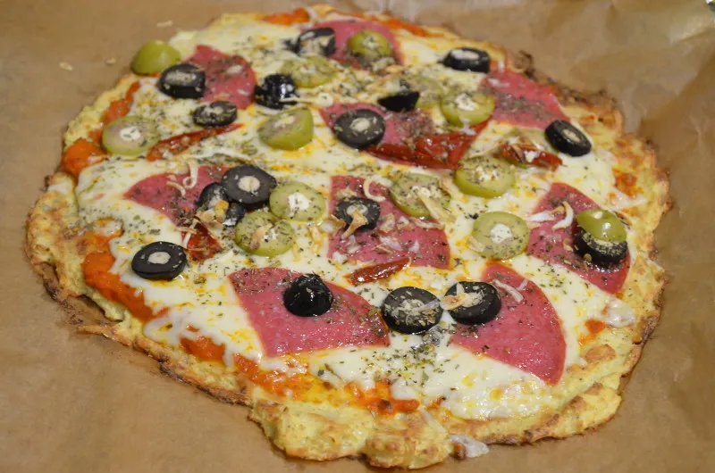 różne rodzaje zdrowego ciasta na pizzę pełnoziarniste kalafiorowe