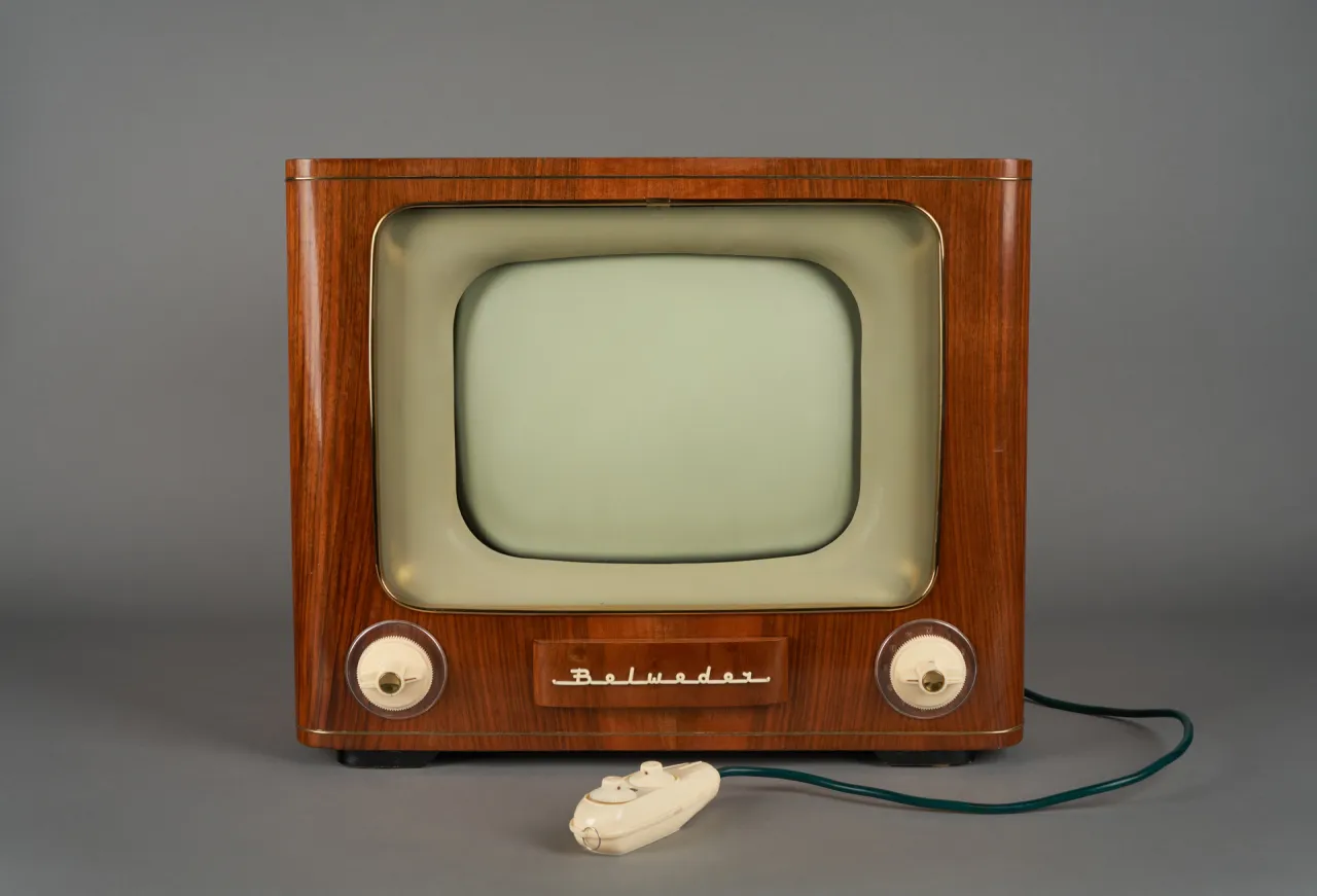 pierwszy polski telewizor Wisła Belweder