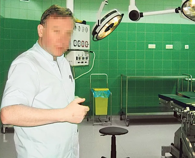 chirurg na dyżurze w szpitalu