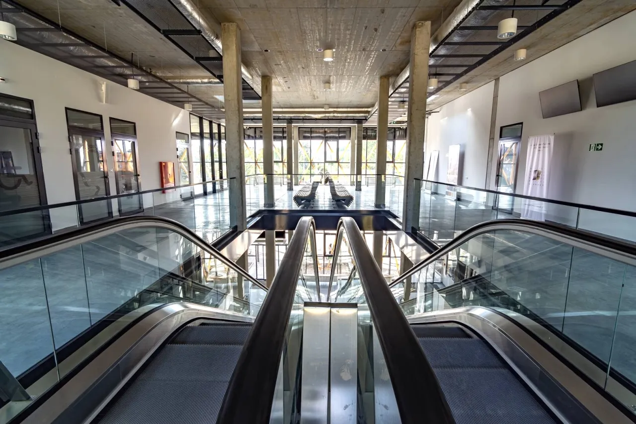 Wnętrze Dworca Autobusowego Bekser Sanok