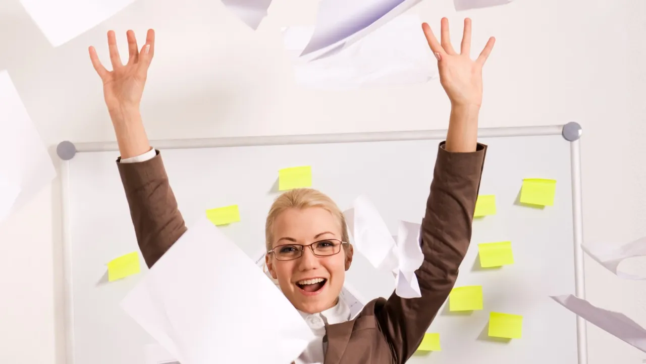 osoba zadowolona z życia, sukces w pracy, spokojny umysł, szczęśliwe relacje