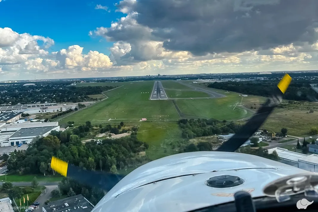 Widok lotniczy Szczecina z Odrą i jeziorem Dąbie
