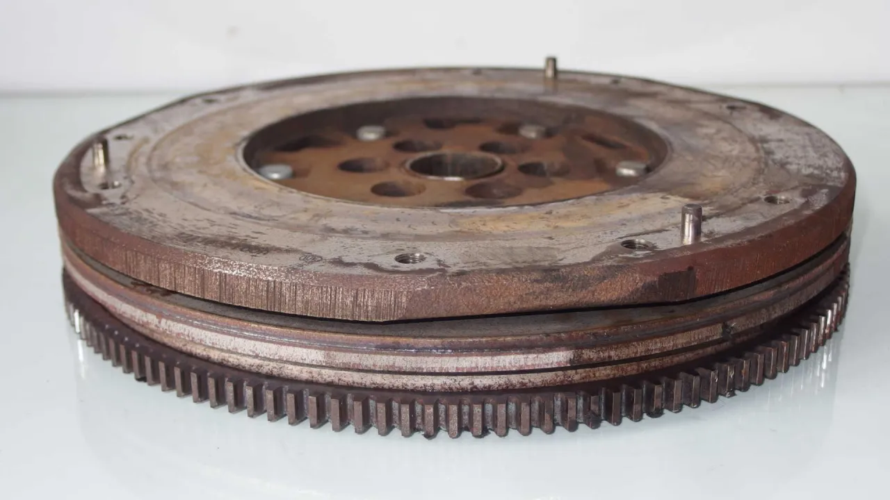 uszkodzone koło dwumasowe przegrzane