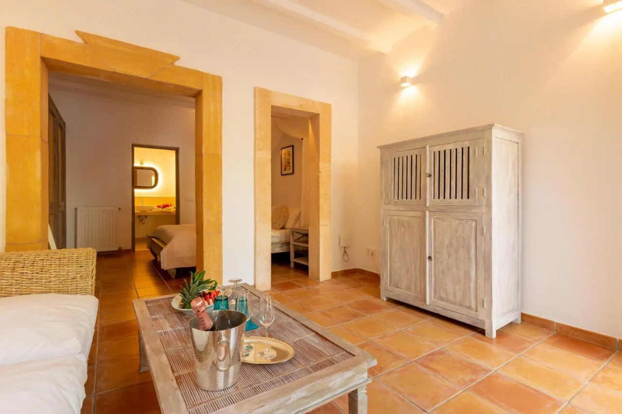 Różne typy zakwaterowania na Majorce (hotel, apartament, willa, finca)