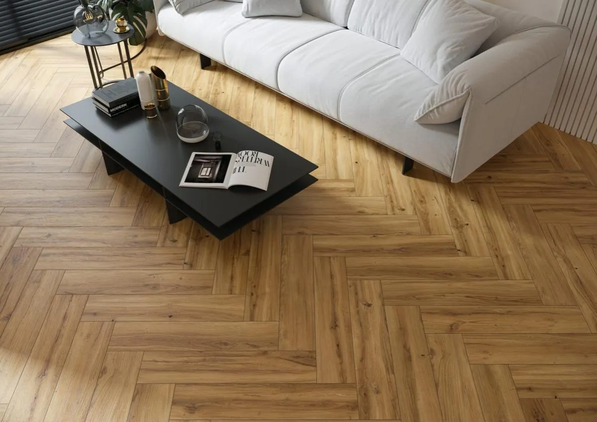 Płytki drewnopodobne jodełka salon