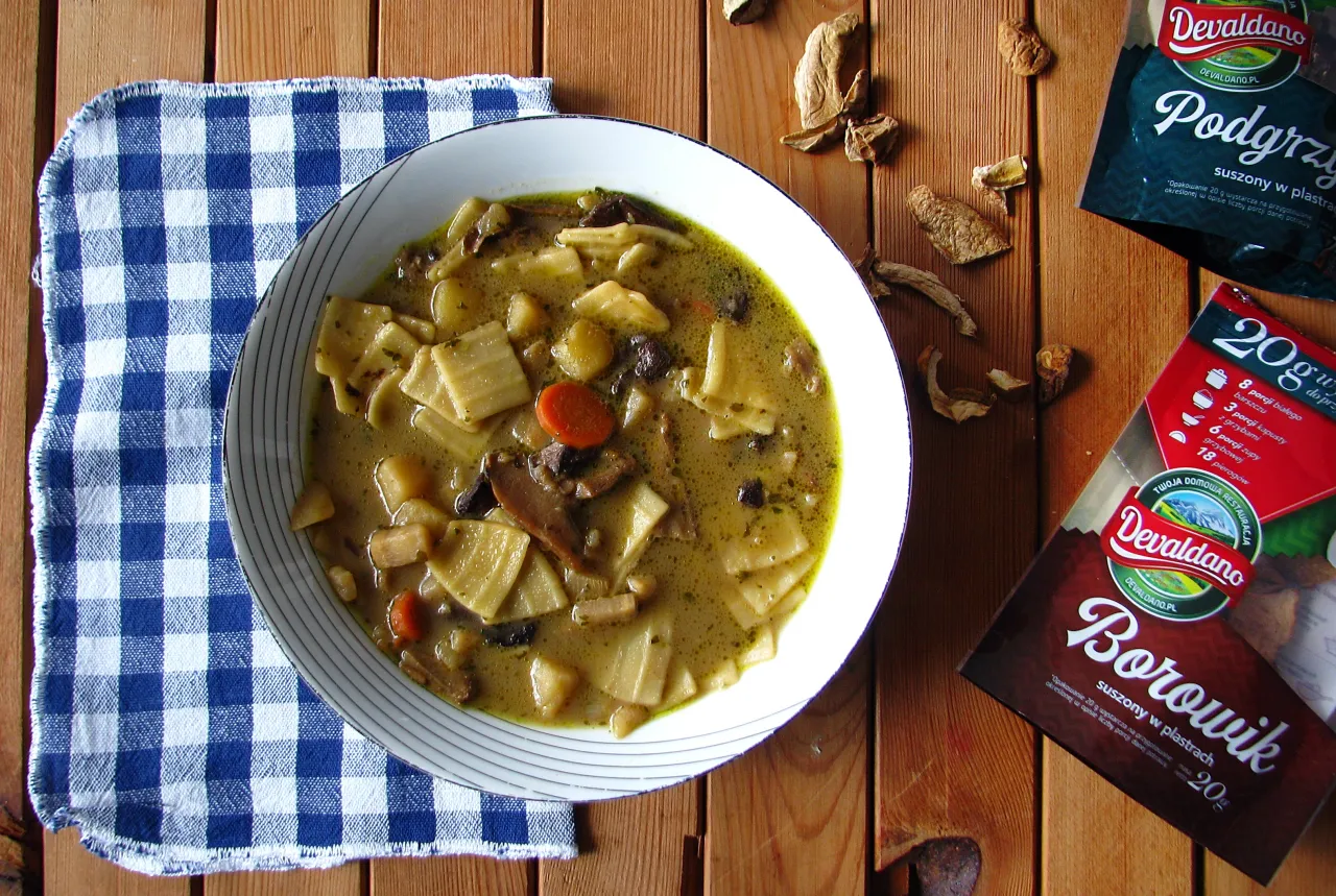zupa grzybowa z łazankami