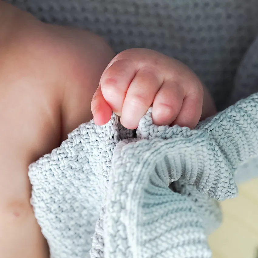 Zdjęcie Jak kąpać dziecko z AZS, aby uniknąć podrażnień i bólu?