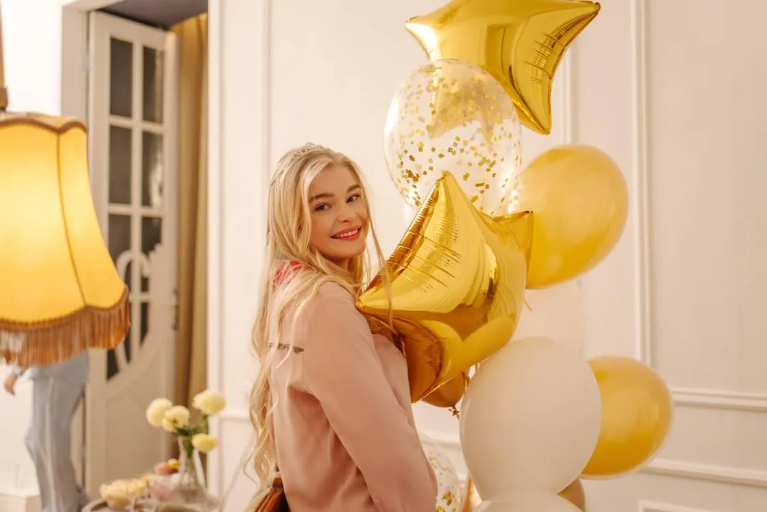 Zdjęcie Ile wytrzymują balony z helem? Odkryj tajemnice ich trwałości