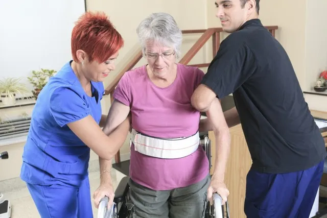Zdjęcie Ile się czeka na rehabilitację na NFZ? Poznaj prawdziwe czasy oczekiwania