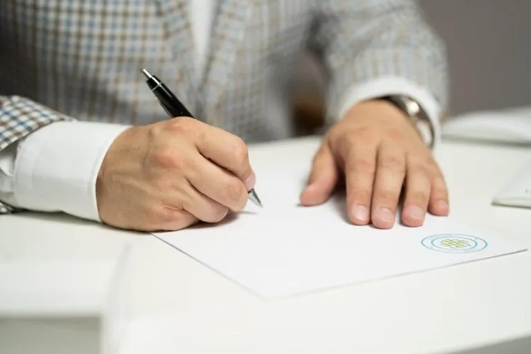 Zdjęcie Ile kosztuje służebność u notariusza? Sprawdź ukryte opłaty i koszty