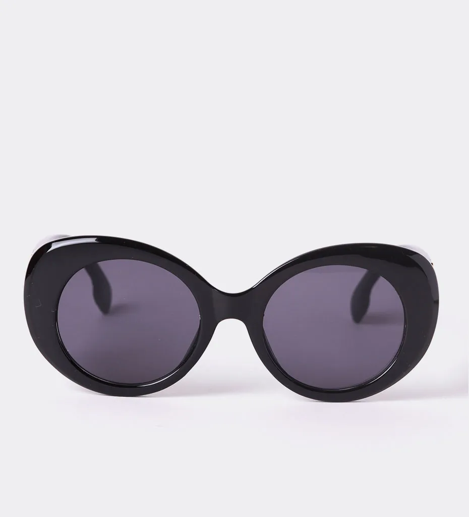 Zdjęcie Okulary w stylu lat 60 - odkryj ikony mody i stylowe inspiracje