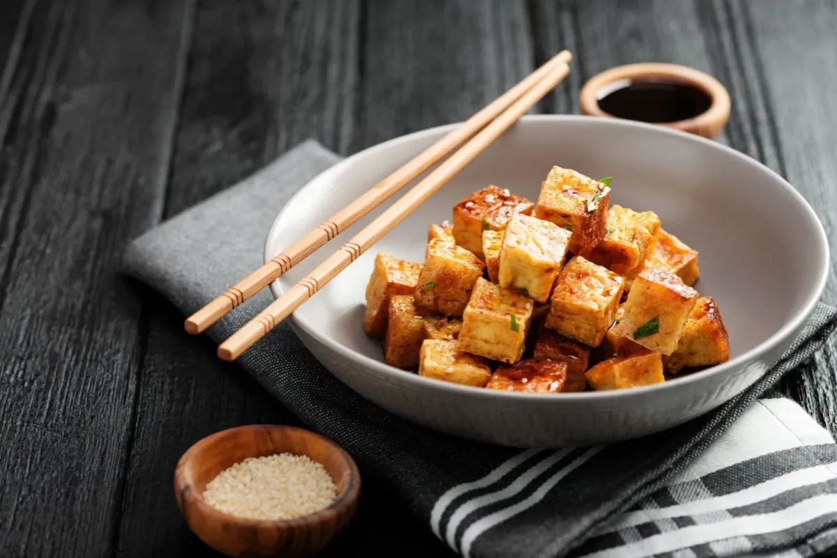 Zdjęcie Jak przyrządzić tofu na patelni - 5 sekretów perfekcyjnego smażenia