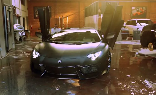 Zdjęcie Kim Kardashian i jej luksusowy Lamborghini Aventador dla Kanye Westa